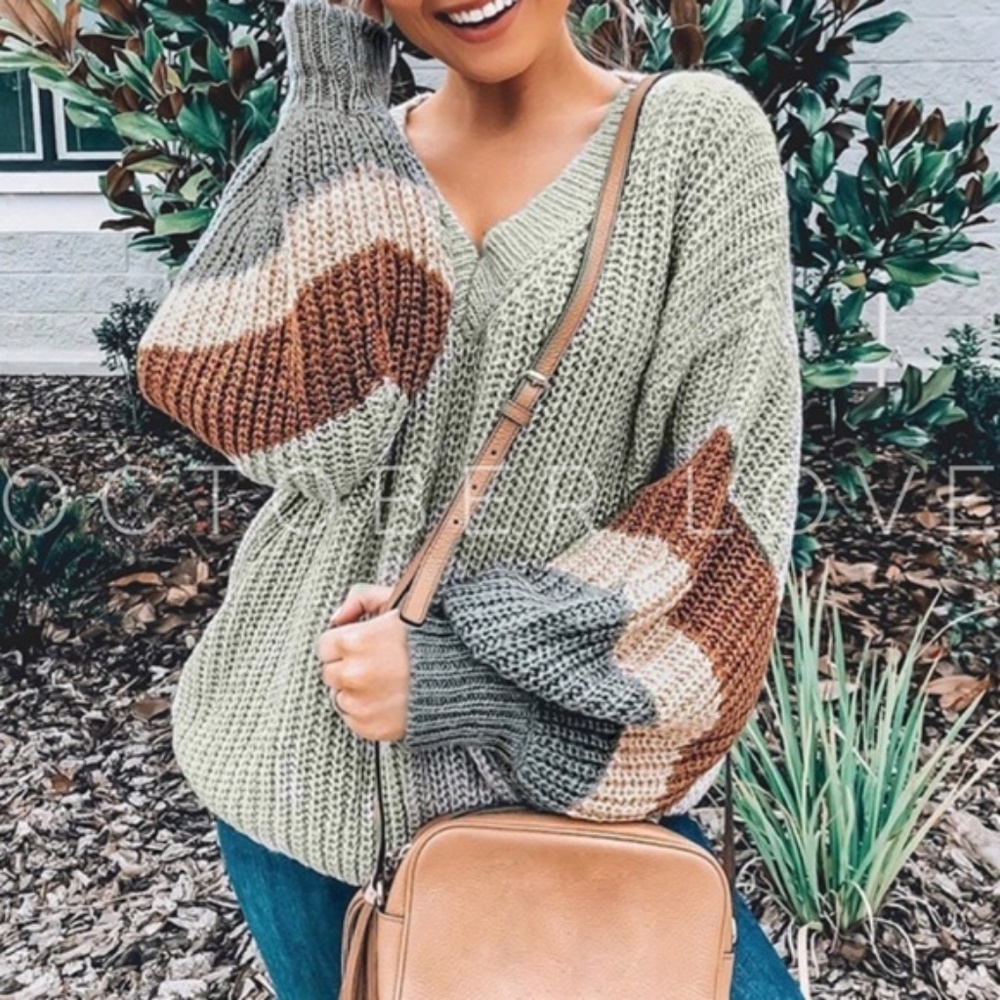 V-NECK GREY AND MULTI COLOR SWEATER